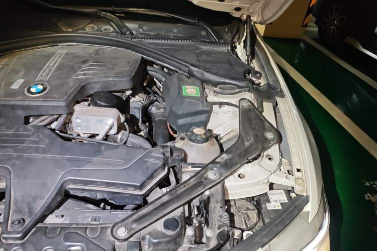 Used BMW 4 Series 2014 428i Convertible Design Package Engine Bay Left