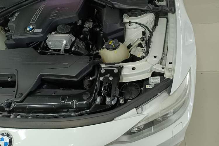 Used BMW 4 Series 2014 420i Fashion Model Engine Bay Left