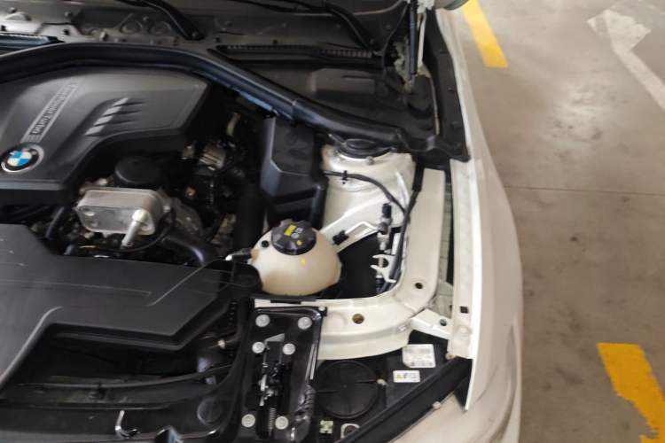 Used BMW 4 Series 2014 420i Fashion Model Engine Bay Left