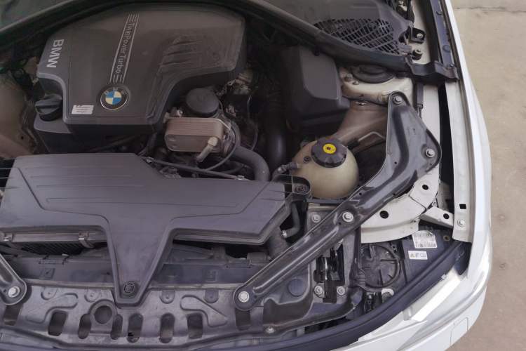 Used BMW 4 Series 2014 428i Convertible Design Package Engine Bay Left