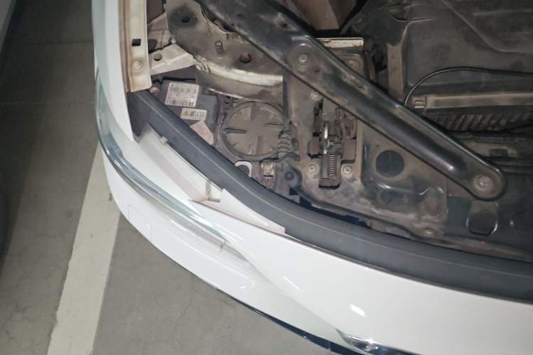Used BMW 4 Series 2014 420i Convertible Luxury Design Package Engine Bay Right