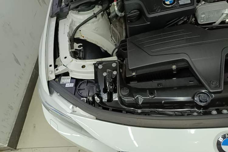 Used BMW 4 Series 2014 420i Fashion Model Engine Bay Right