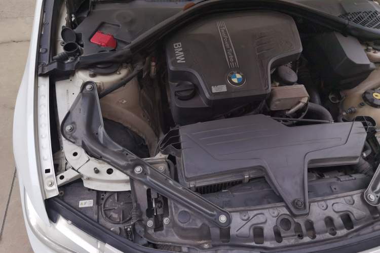 Used BMW 4 Series 2014 428i Convertible Design Package Engine Bay Right