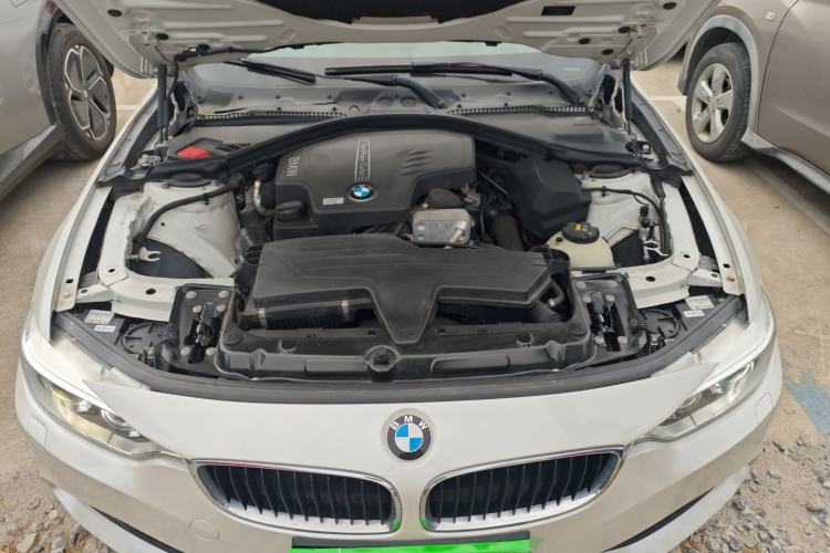 Used BMW 4 Series 2014 420i Fashion Model Engine Bay