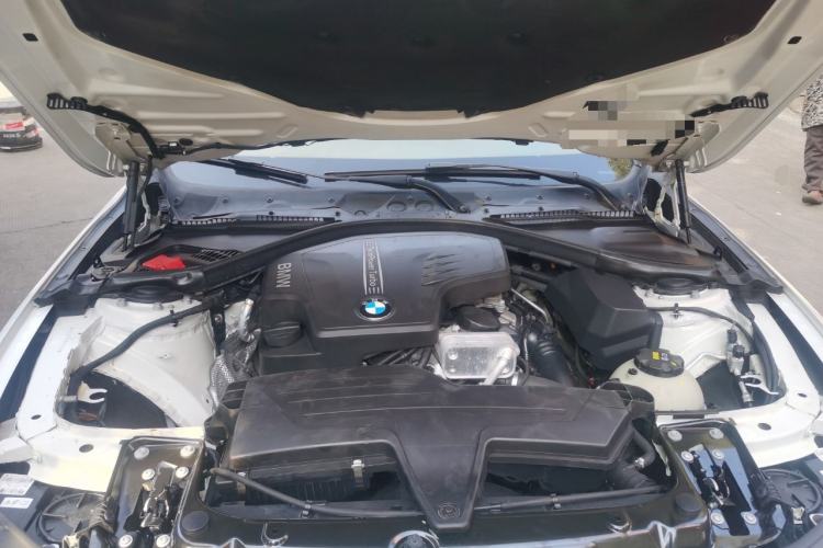 Used BMW 4 Series 2014 420i Fashion Model Engine Bay
