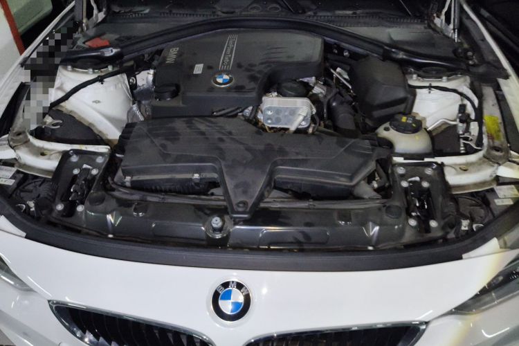 Used BMW 4 Series 2014 420i Fashion Model Engine Bay