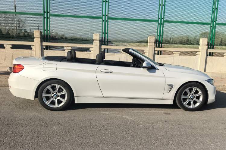 Used BMW 4 Series 2014 420i Convertible Fashion Model Exterior 5