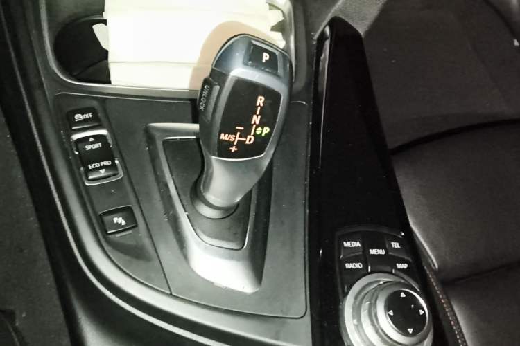 Used BMW 4 Series 2014 420i Convertible Sports Design Package Gear Lever