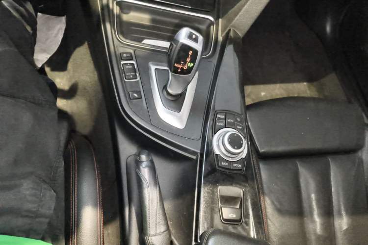Used BMW 4 Series 2014 420i Convertible Sports Design Package Gear Lever