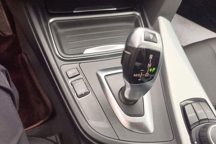 Used BMW 4 Series 2014 420i Convertible Fashion Model Gear Lever