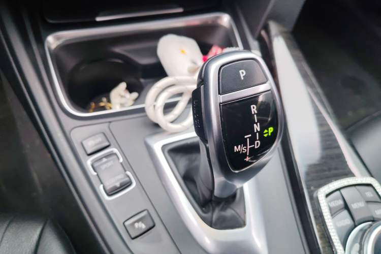 Used BMW 4 Series 2014 428i Convertible Design Package Gear Lever