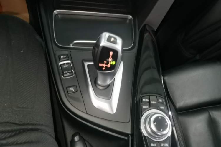 Used BMW 4 Series 2014 420i Convertible Sports Design Package Gear Lever