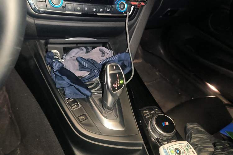 Used BMW 4 Series 2014 428i Convertible Sport Design Package Gear Lever
