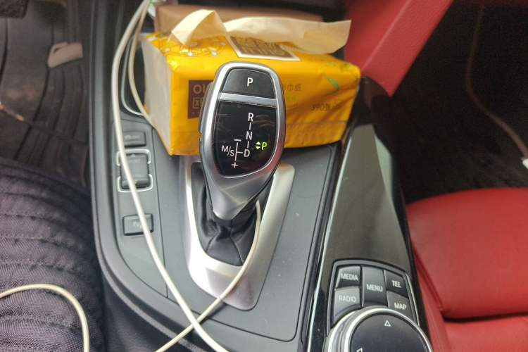 Used BMW 4 Series 2014 428i Convertible Luxury Design Package Gear Lever