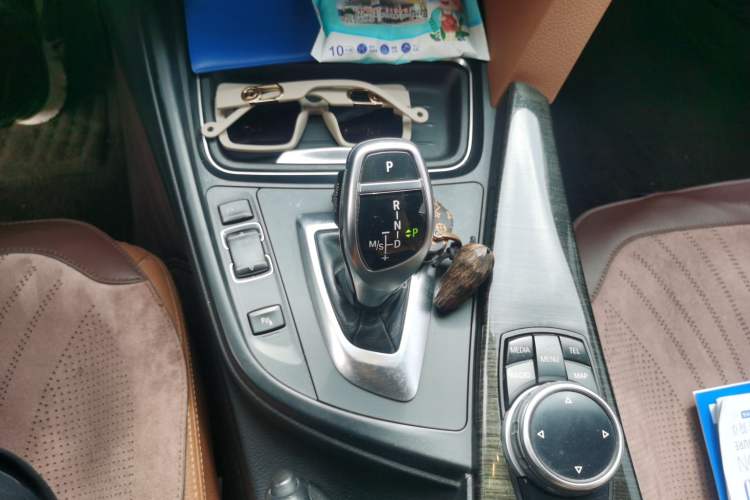 Used BMW 4 Series 2014 428i Convertible Luxury Design Package Gear Lever