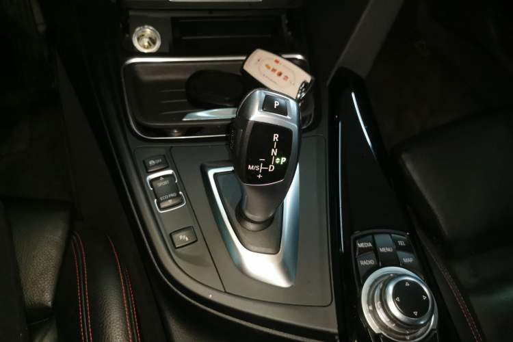 Used BMW 4 Series 2014 420i Convertible Sports Design Package Gear Lever