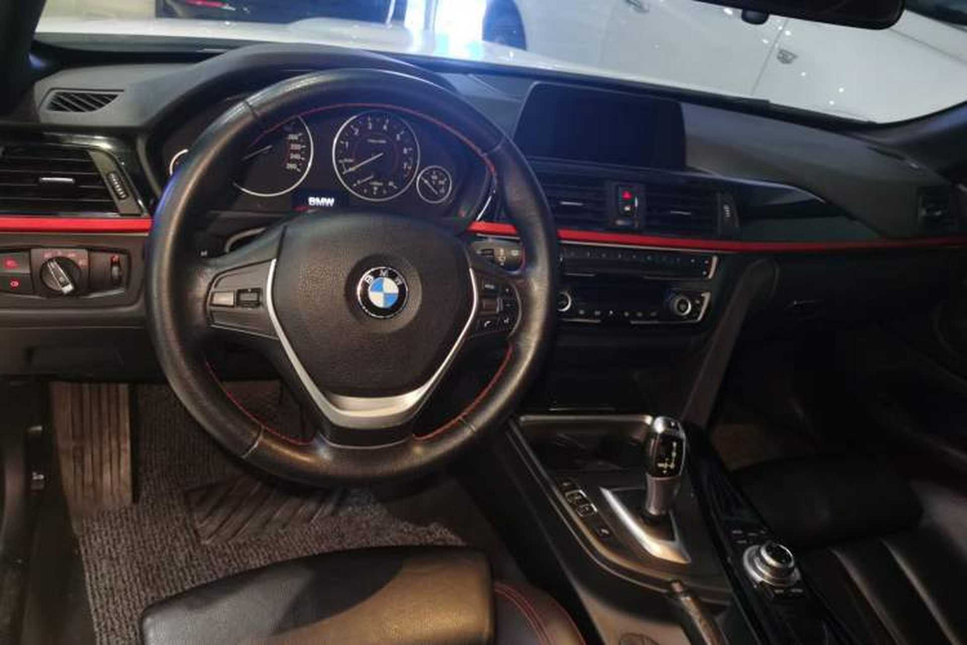 Used BMW 4 Series 2014 420i Convertible Luxury Design Package Interior 1