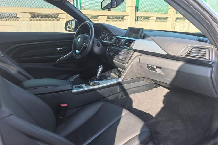 Used BMW 4 Series 2014 420i Convertible Fashion Model Interior 5