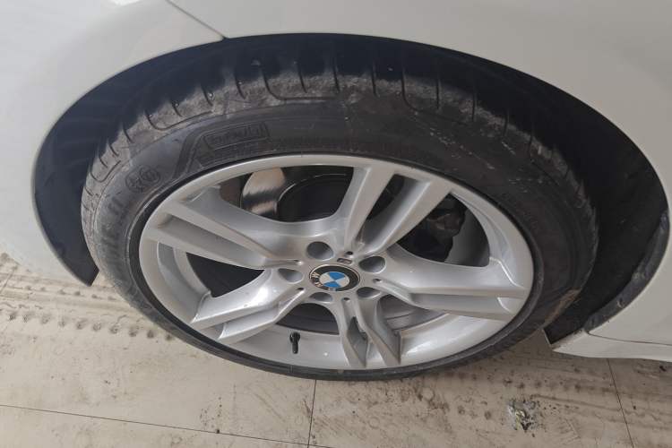 Used BMW 4 Series 2014 420i Convertible Sports Design Package Left Front Wheel Hub