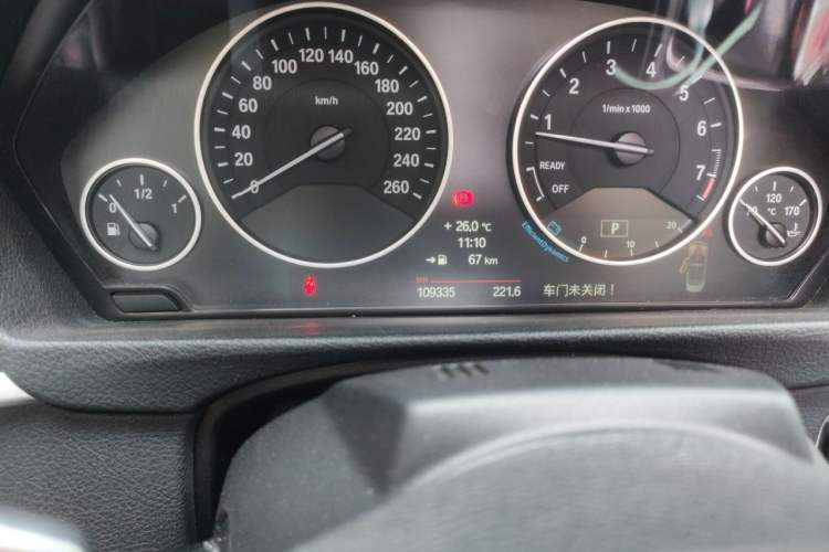 Used BMW 4 Series 2014 428i Convertible Design Package Odometer Close Up