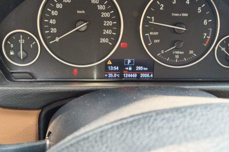 Used BMW 4 Series 2014 420i Fashion Model Odometer Close Up