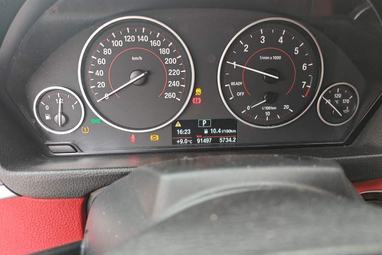 Used BMW 4 Series 2014 420i Convertible Fashion Model Odometer Close Up