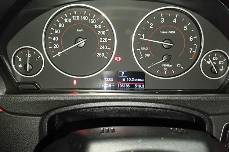 Used BMW 4 Series 2014 420i Convertible Sports Design Package Odometer Close Up
