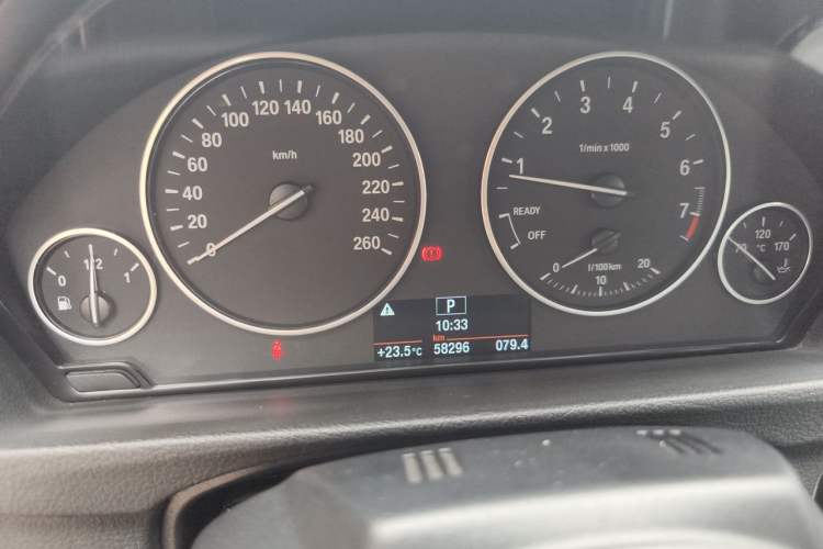 Used BMW 4 Series 2014 420i Convertible Fashion Model Odometer Close Up
