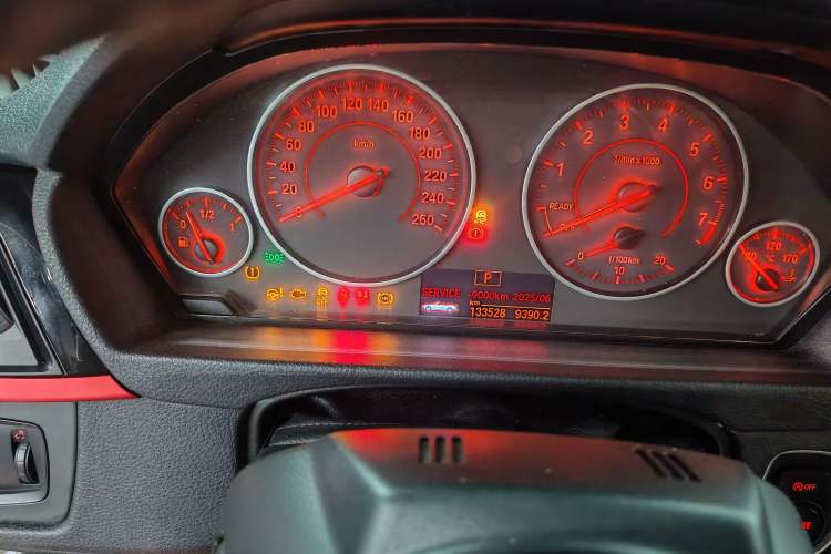 Used BMW 4 Series 2014 420i Convertible Fashion Model Odometer Close Up
