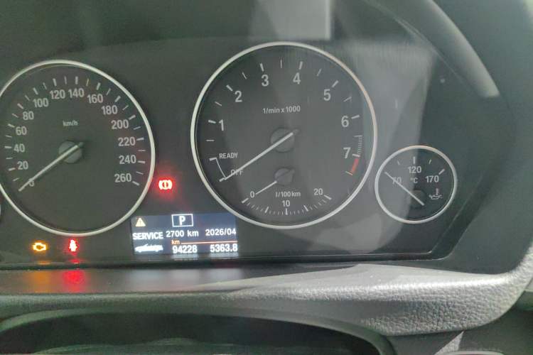 Used BMW 4 Series 2014 420i Convertible Fashion Model Odometer Close Up