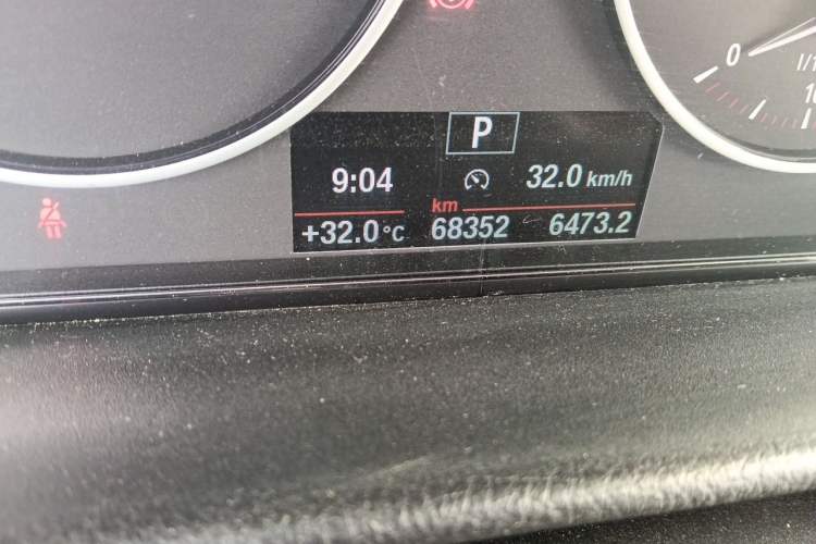 Used BMW 4 Series 2014 420i Convertible Design Line Package Odometer Close Up