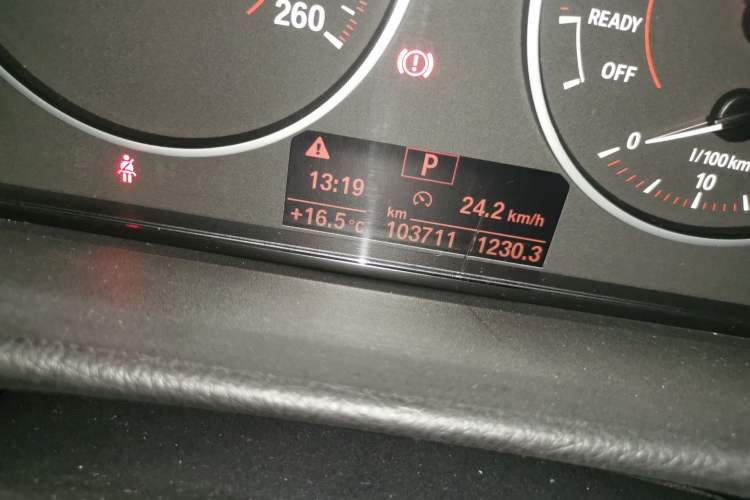 Used BMW 4 Series 2014 420i Convertible Sports Design Package Odometer Close Up