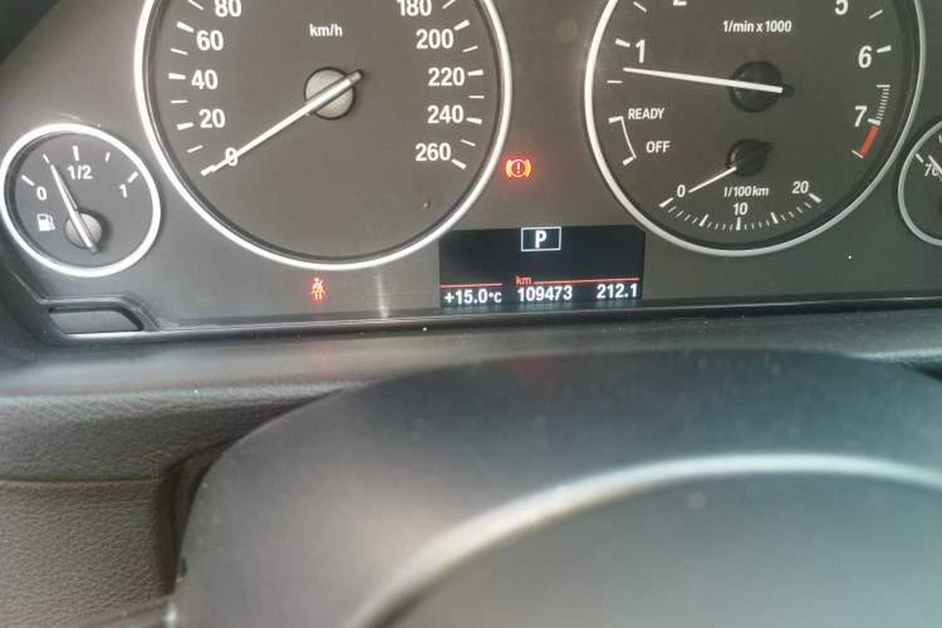 Used BMW 4 Series 2014 420i Fashion Model Odometer Close Up