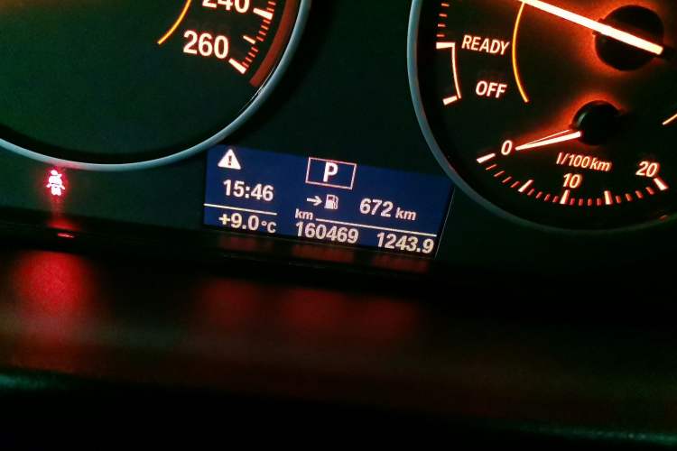 Used BMW 4 Series 2014 420i Gran Coupe Fashion Model Odometer Close Up