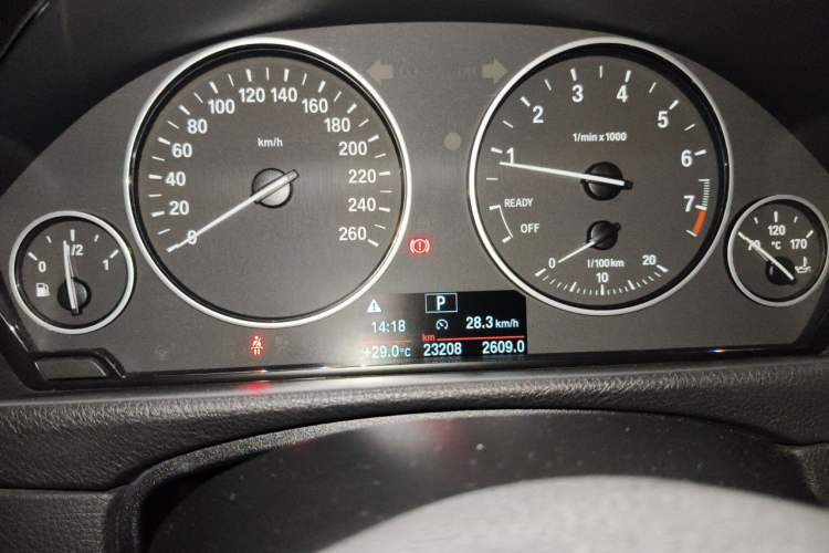 Used BMW 4 Series 2014 420i Fashion Model Odometer Close Up