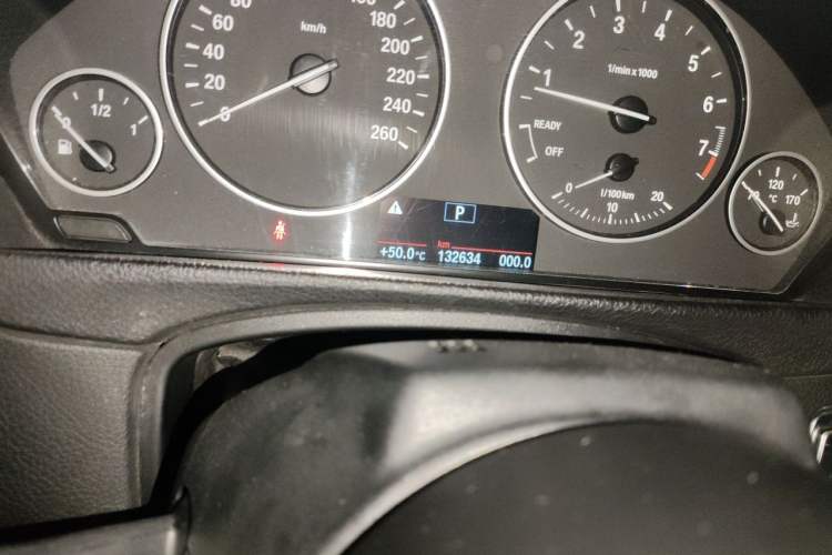 Used BMW 4 Series 2014 420i Convertible Fashion Model Odometer Close Up
