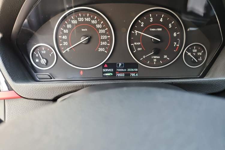 Used BMW 4 Series 2014 420i Design Package Model Odometer Close Up