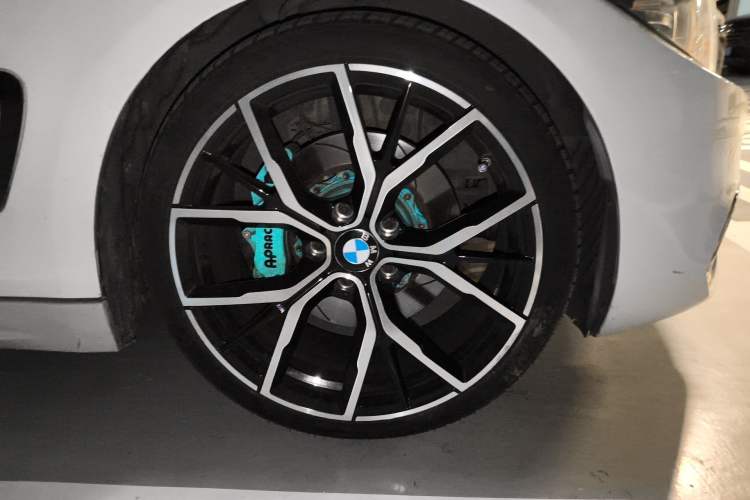 Used BMW 4 Series 2014 420i Gran Coupe Sport Design Package Right Front Wheel Hub