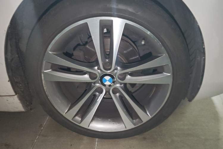 Used BMW 4 Series 2014 420i Convertible Luxury Design Package Right Front Wheel Hub