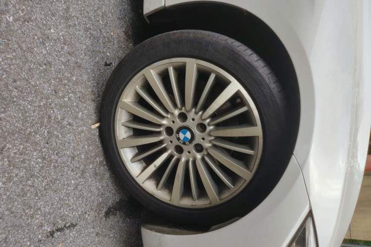 Used BMW 4 Series 2014 428i Convertible Design Package Right Front Wheel Hub