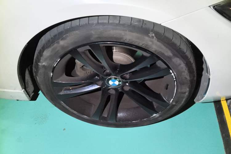 Used BMW 4 Series 2014 420i Convertible Sports Design Package Right Front Wheel Hub