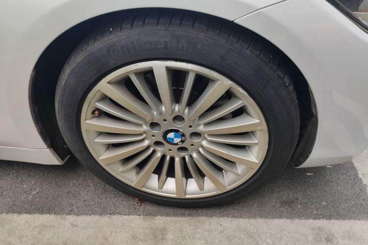 Used BMW 4 Series 2014 428i Convertible Design Package Right Front Wheel Hub