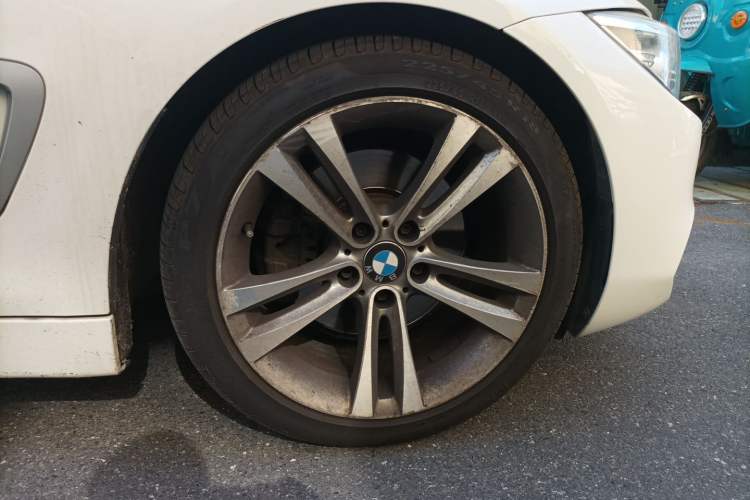Used BMW 4 Series 2014 428i Convertible Sport Design Package Right Front Wheel Hub