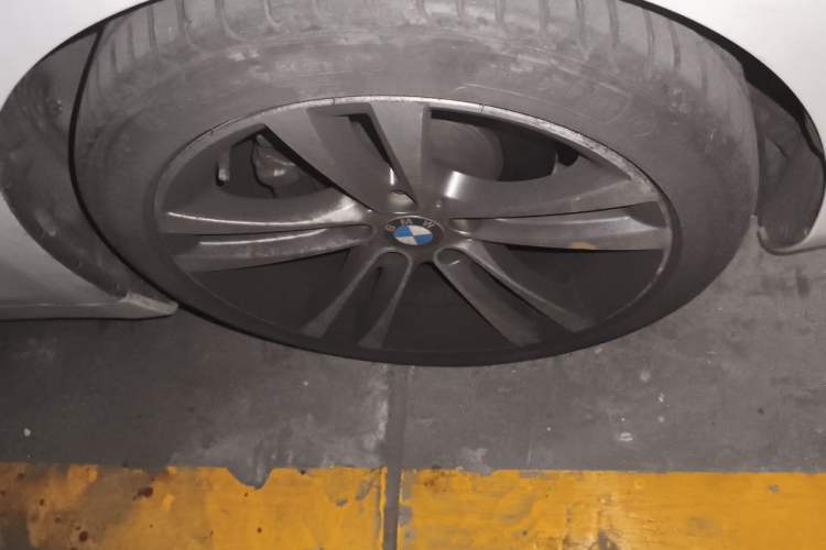 Used BMW 4 Series 2014 420i Gran Coupe Sport Design Package Right Front Wheel Hub