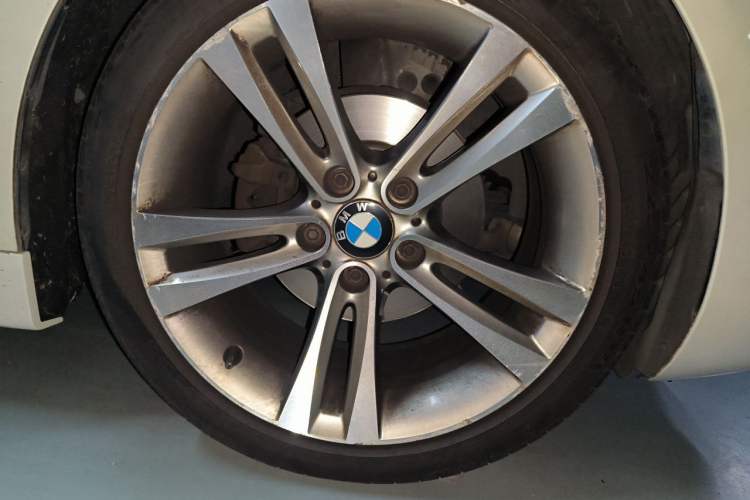 Used BMW 4 Series 2014 420i Gran Coupe Sport Design Package Right Front Wheel Hub