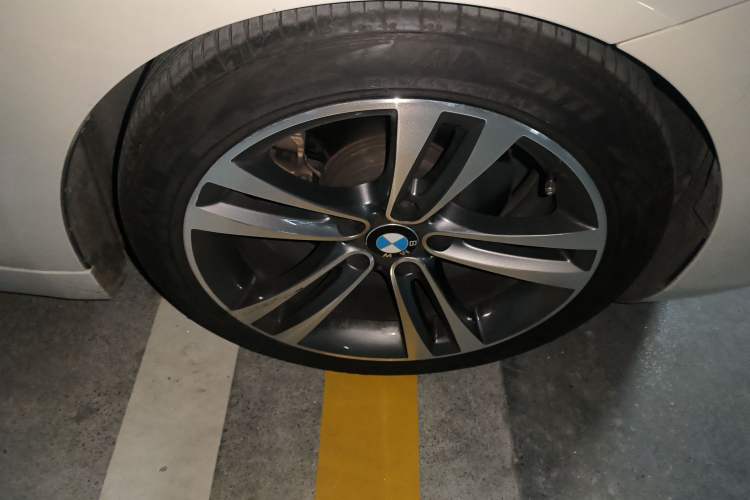 Used BMW 4 Series 2014 428i Convertible Sport Design Package Right Front Wheel Hub