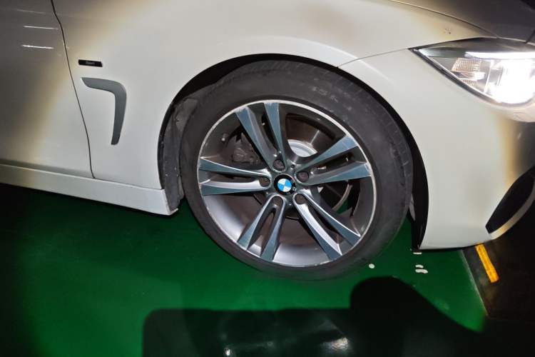 Used BMW 4 Series 2014 428i Convertible Design Package Right Front Wheel Hub