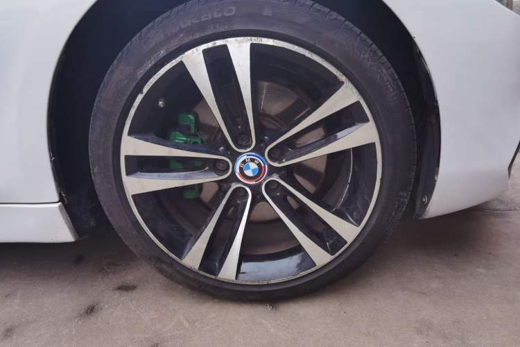 Used BMW 4 Series 2014 428i Convertible Design Package Right Front Wheel Hub