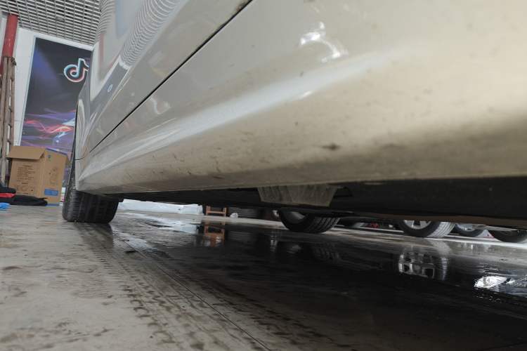 Used BMW 4 Series 2014 420i Convertible Sports Design Package Right Side Sill