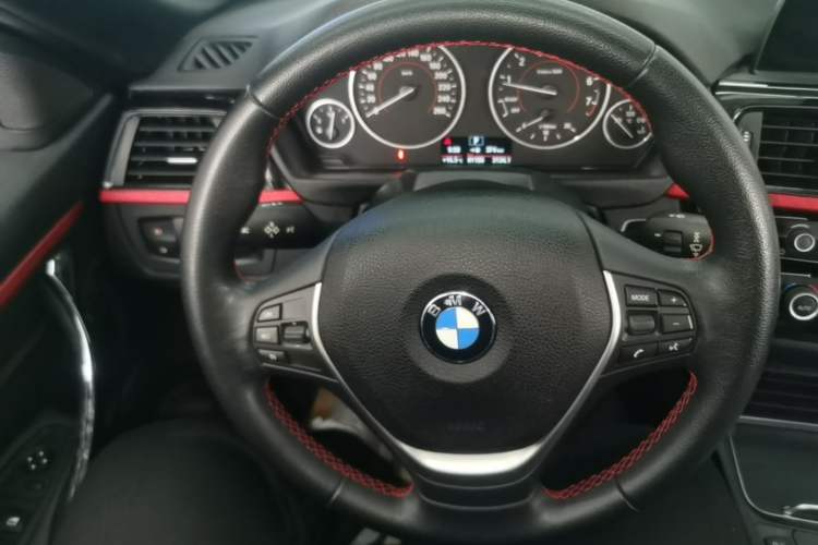 Used BMW 4 Series 2014 420i Convertible Sports Design Package Steering Wheel